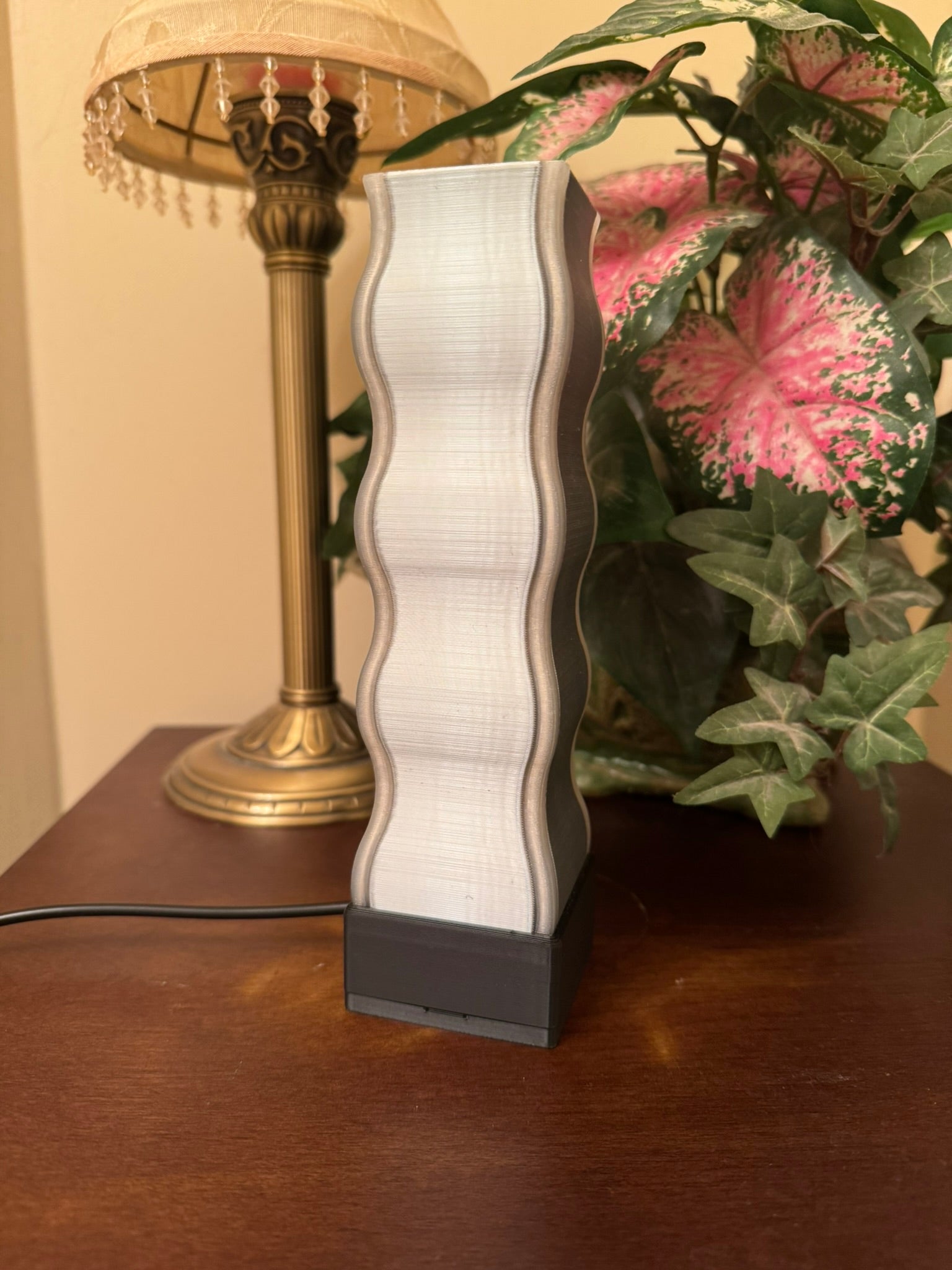 Wavy Lamp Standard - 3D Printed Lamp, Funky Lamp, Sculptural Lamp, Sustainable Lamp, Desk Lamp, Office Lamp, buy Table Lamp, Modern Lamp